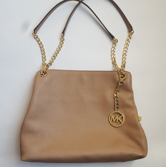 Michael Kors Handbags - Michael Kors • Jet Set Chain Medium Shoulder Tote